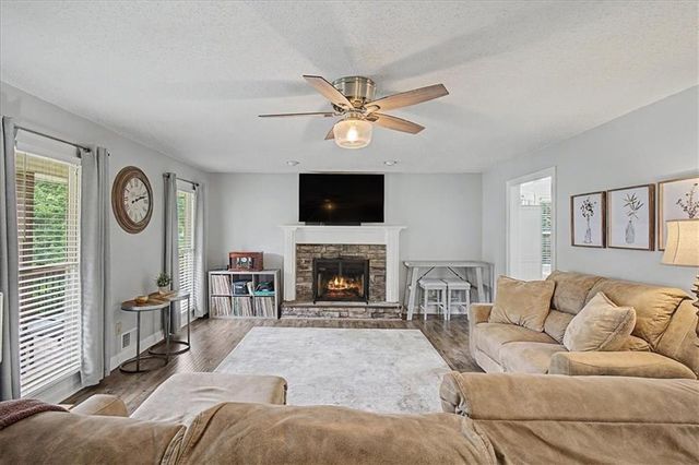 212 Berkeley Way, Dallas, GA 30157