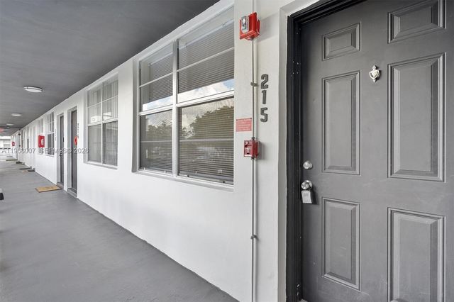 1715 N 16th Ave 215, Hollywood, FL 33020