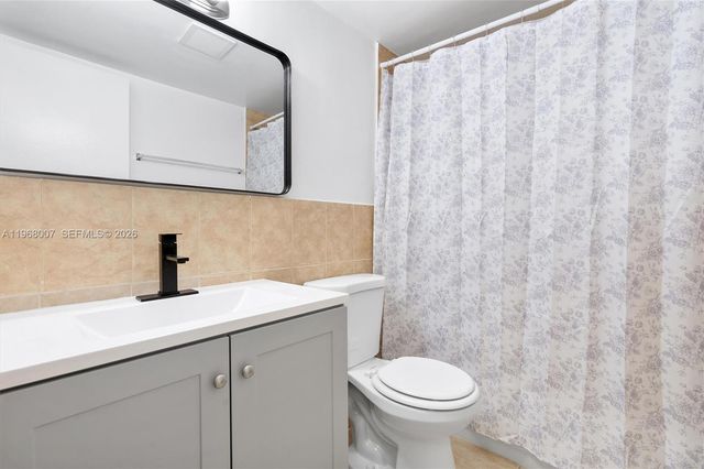 1715 N 16th Ave 215, Hollywood, FL 33020