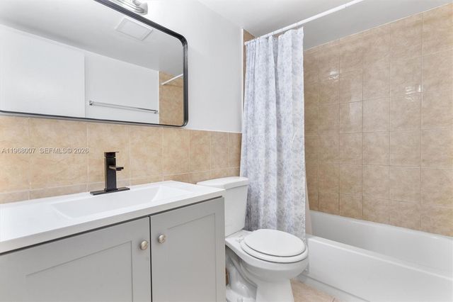 1715 N 16th Ave 215, Hollywood, FL 33020