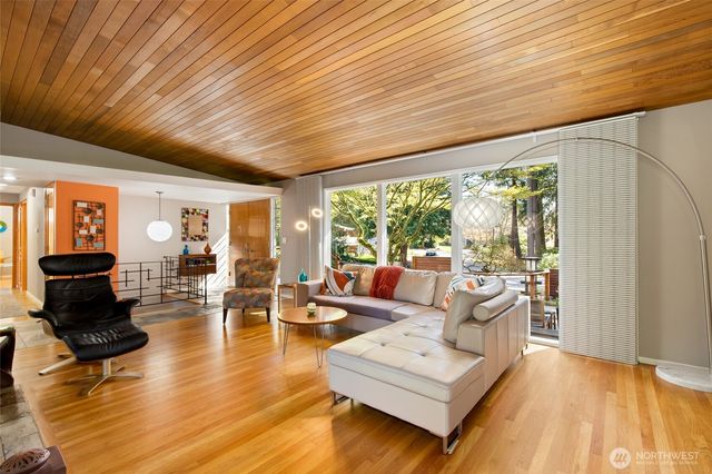 7439 NE 123rd Place, Kirkland, WA 98034