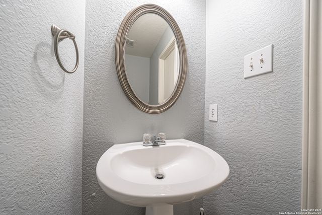 731 Inks Farm, San Antonio, TX 78228