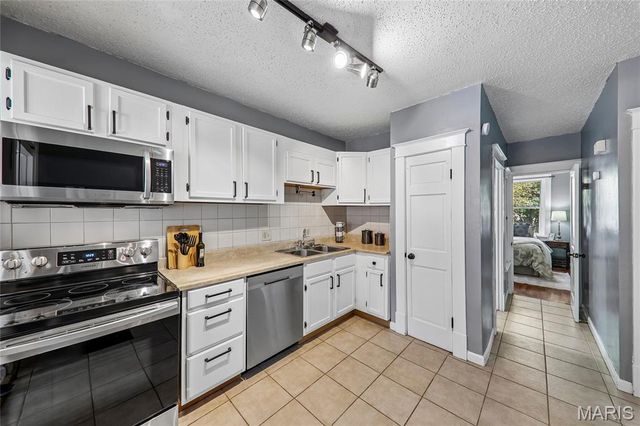 4978 Nagel Avenue, St Louis, MO 63109