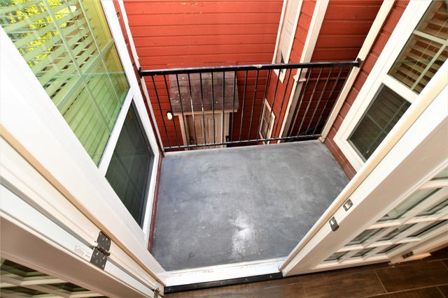 9821 Walnut Street 303, Dallas, TX 75243