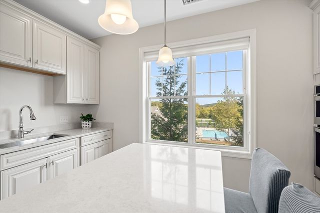 11101 Peters Farm Way 101, Westborough, MA 01581