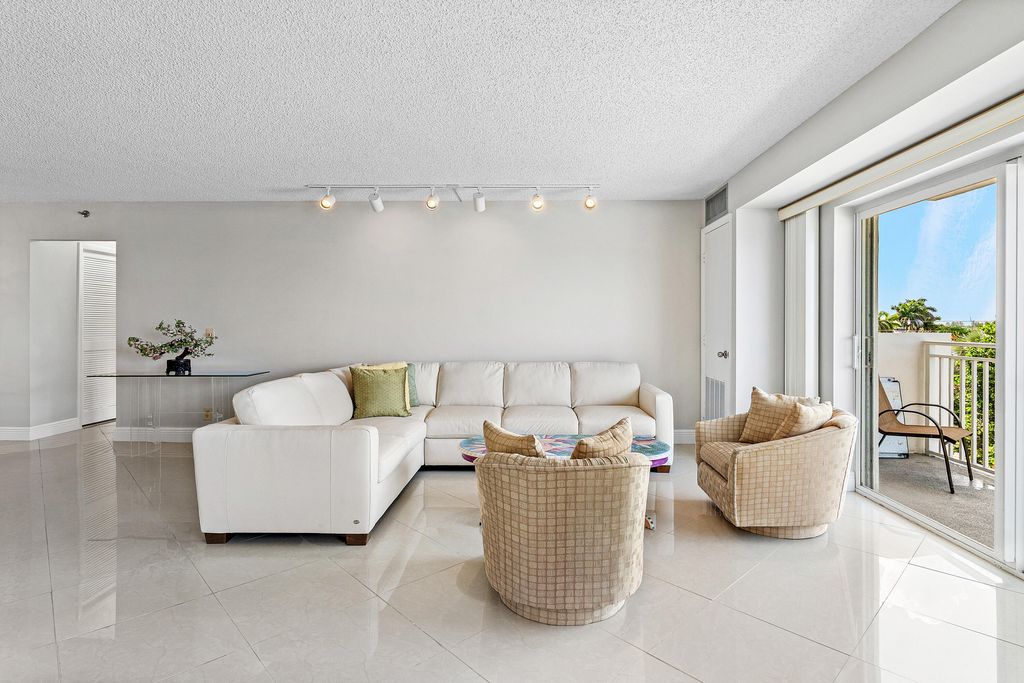 Image 13 of property listing at 4505 S Ocean Boulevard 306, Highland Beach, FL 33487