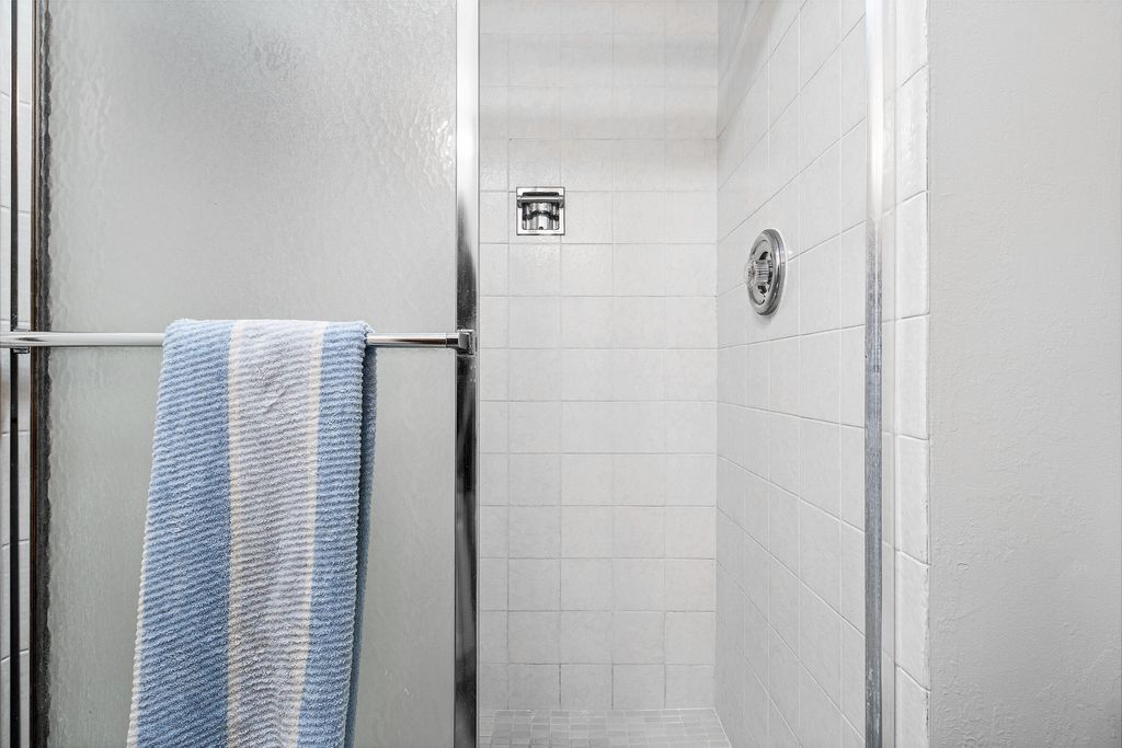 Image 17 of property listing at 4505 S Ocean Boulevard 306, Highland Beach, FL 33487