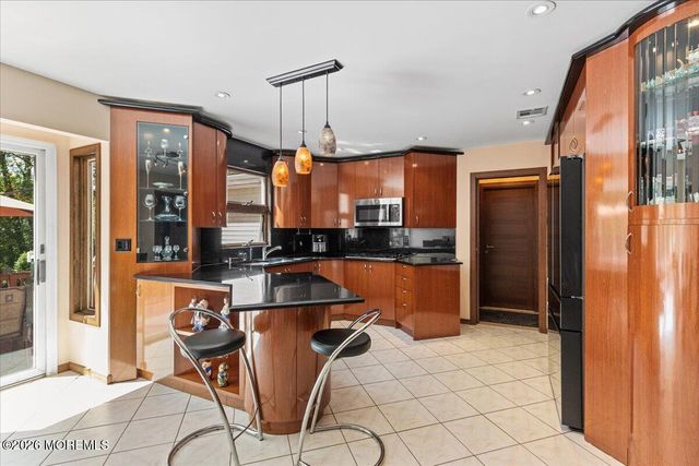 9 Manor Court, Manalapan, NJ 07726