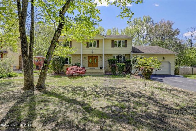 9 Manor Court, Manalapan, NJ 07726