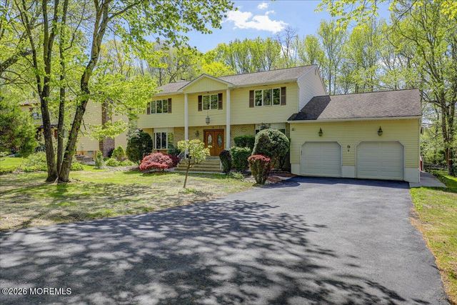 9 Manor Court, Manalapan, NJ 07726