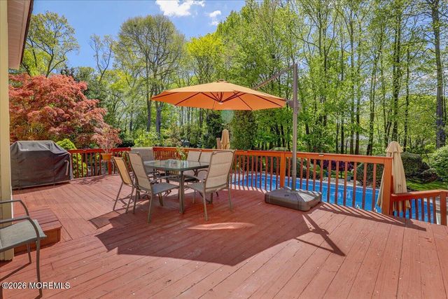 9 Manor Court, Manalapan, NJ 07726