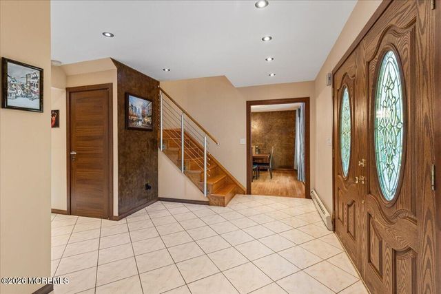 9 Manor Court, Manalapan, NJ 07726