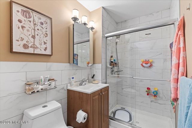 9 Manor Court, Manalapan, NJ 07726