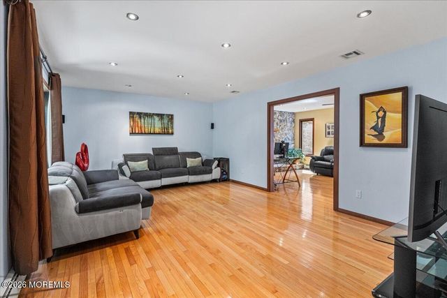 9 Manor Court, Manalapan, NJ 07726