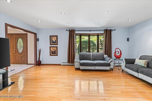 9 Manor Court, Manalapan, NJ 07726