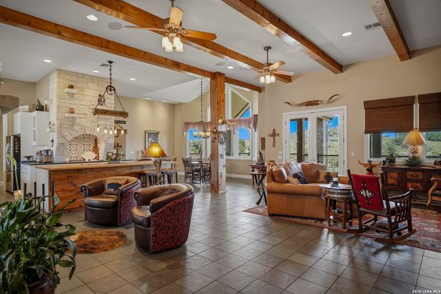 165 Settlers, Comfort, TX 78013