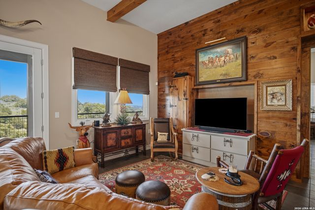 165 Settlers, Comfort, TX 78013