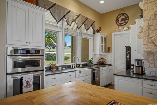 165 Settlers, Comfort, TX 78013