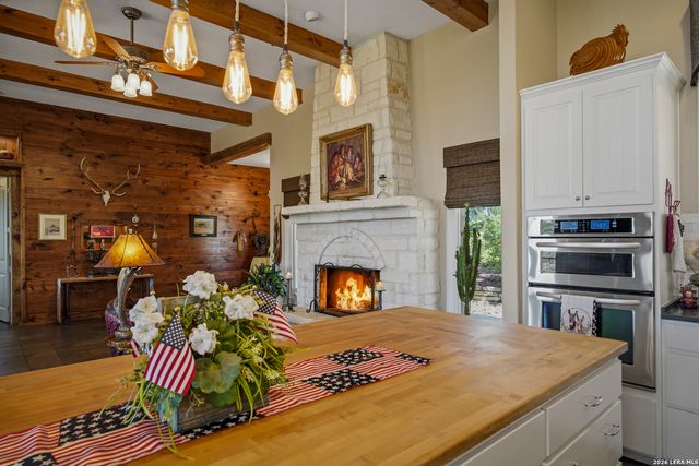 165 Settlers, Comfort, TX 78013