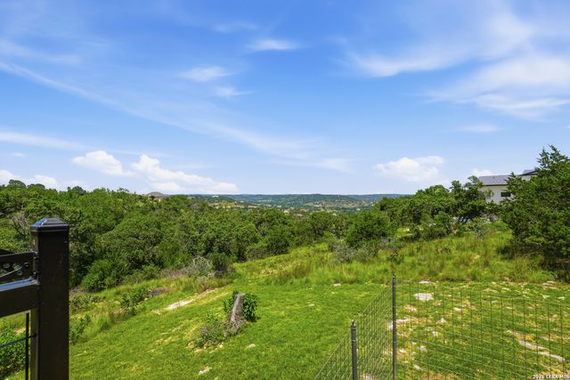 165 Settlers, Comfort, TX 78013