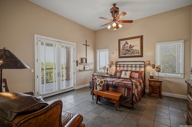 165 Settlers, Comfort, TX 78013