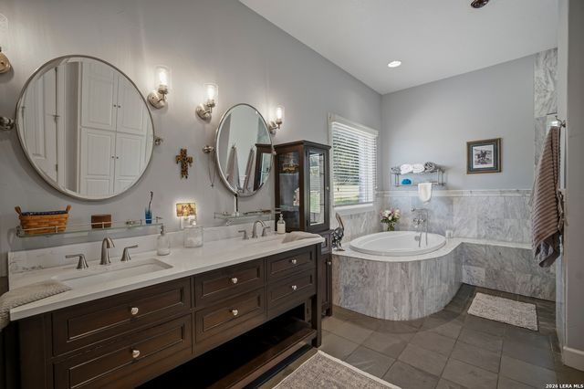 165 Settlers, Comfort, TX 78013