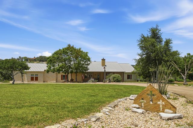 165 Settlers, Comfort, TX 78013