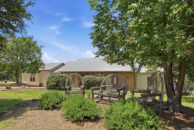 165 Settlers, Comfort, TX 78013