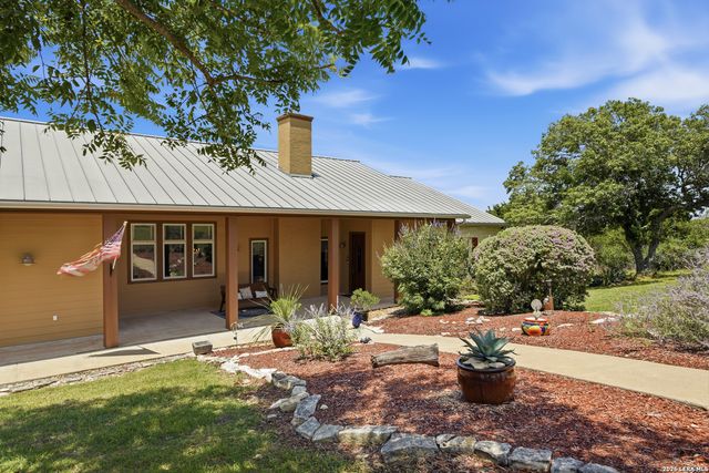 165 Settlers, Comfort, TX 78013