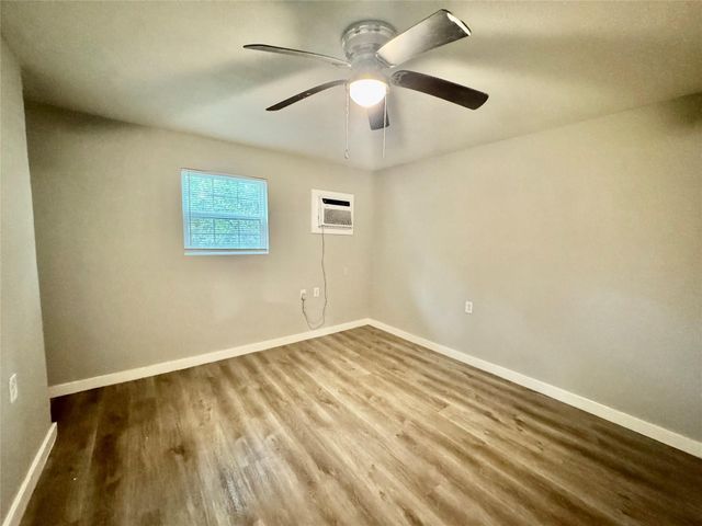 6705 Fairway Dr 4, Houston, TX 77087