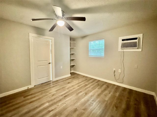 6705 Fairway Dr 4, Houston, TX 77087