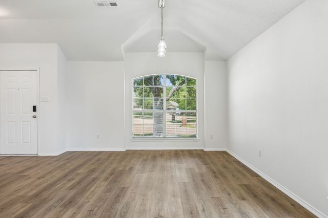 1001 Crane Circle, Saginaw, TX 76131