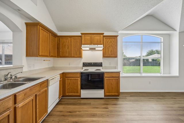 1001 Crane Circle, Saginaw, TX 76131