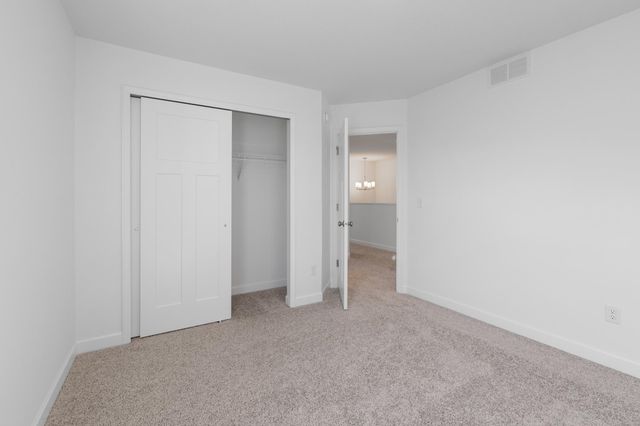 5072 Windlass Drive, Woodbury, MN 55129