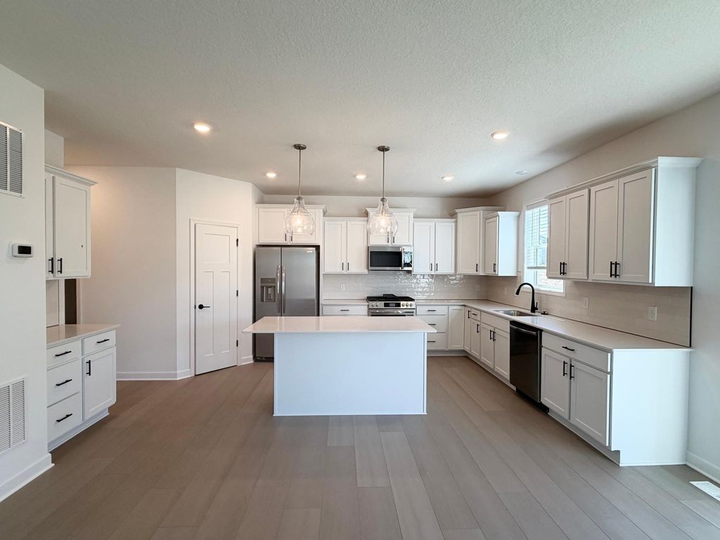 5072 Windlass Drive, Woodbury, MN 55129 — photo 2