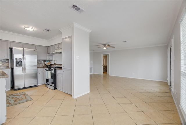 1180 Sailfish Street, Bayou Vista, TX 77563