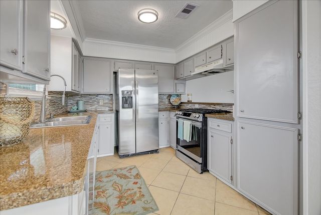 1180 Sailfish Street, Bayou Vista, TX 77563