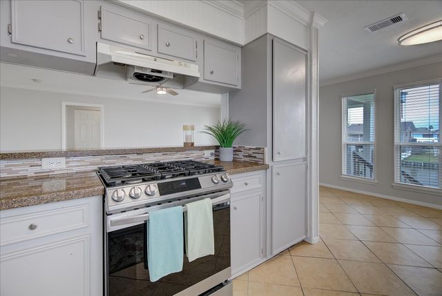 1180 Sailfish Street, Bayou Vista, TX 77563