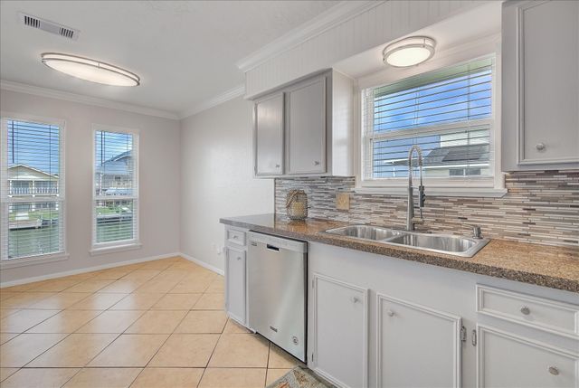 1180 Sailfish Street, Bayou Vista, TX 77563