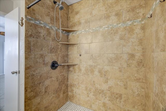 1180 Sailfish Street, Bayou Vista, TX 77563