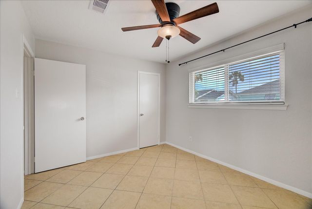 1180 Sailfish Street, Bayou Vista, TX 77563