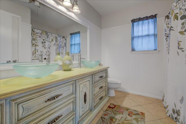 1180 Sailfish Street, Bayou Vista, TX 77563