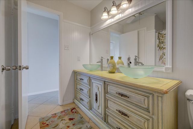 1180 Sailfish Street, Bayou Vista, TX 77563