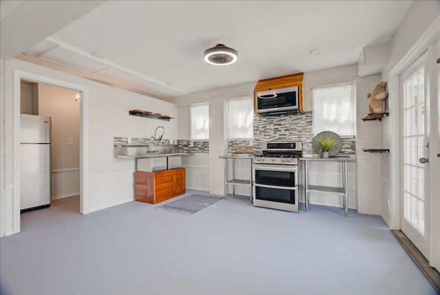 1180 Sailfish Street, Bayou Vista, TX 77563