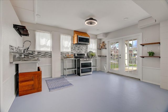 1180 Sailfish Street, Bayou Vista, TX 77563