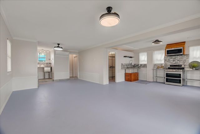 1180 Sailfish Street, Bayou Vista, TX 77563