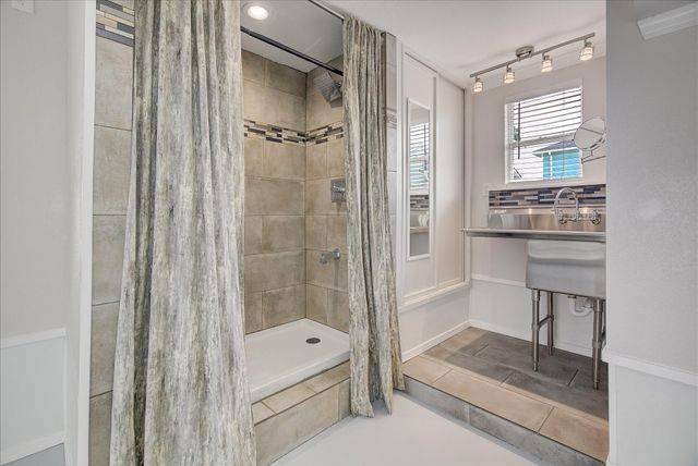 1180 Sailfish Street, Bayou Vista, TX 77563