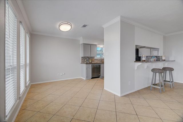 1180 Sailfish Street, Bayou Vista, TX 77563