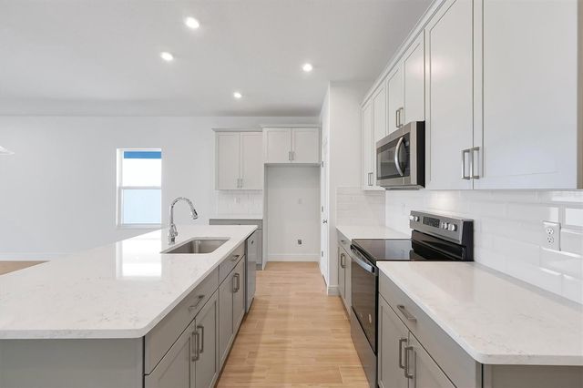 5749 WALLIS LANE, St Cloud, FL 34771