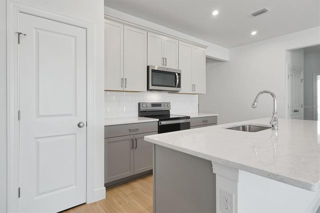 5749 WALLIS LANE, St Cloud, FL 34771